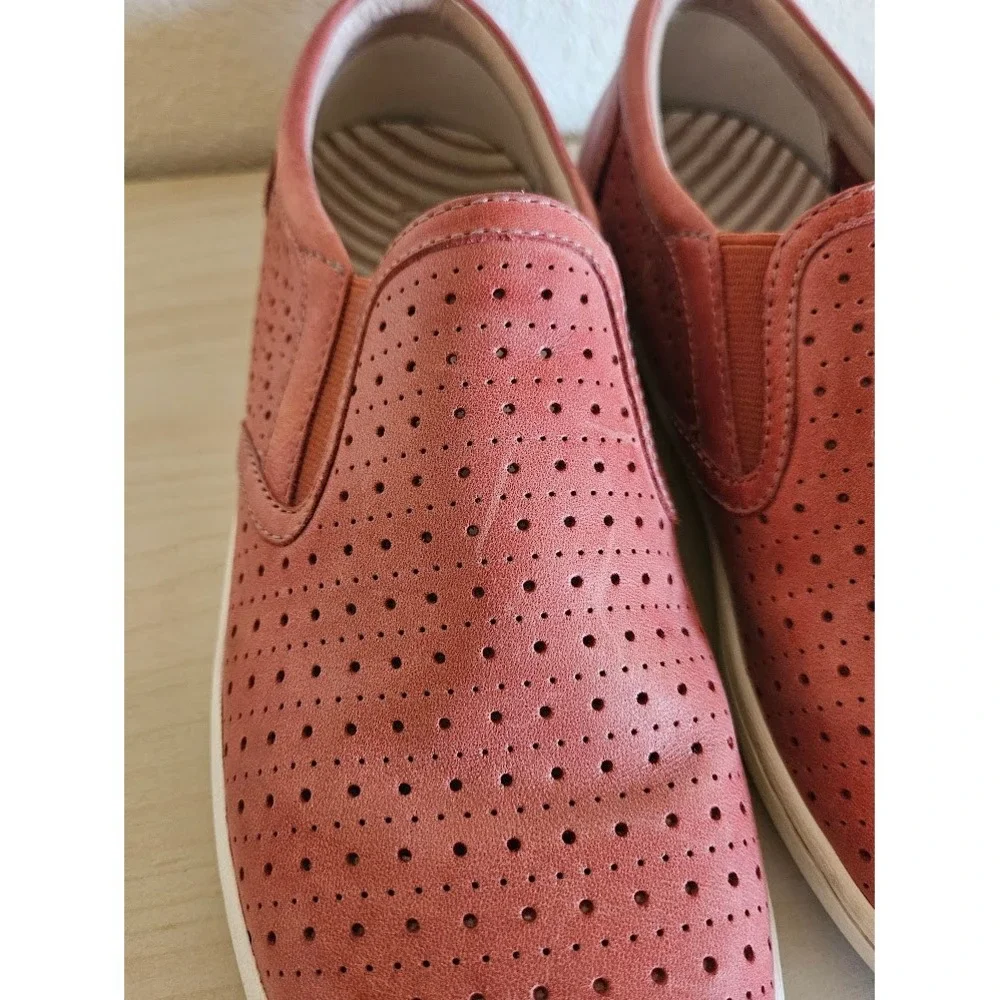 Taos Womens Court Slip On Shoes Red Leather Perforated Sneakers Size 9